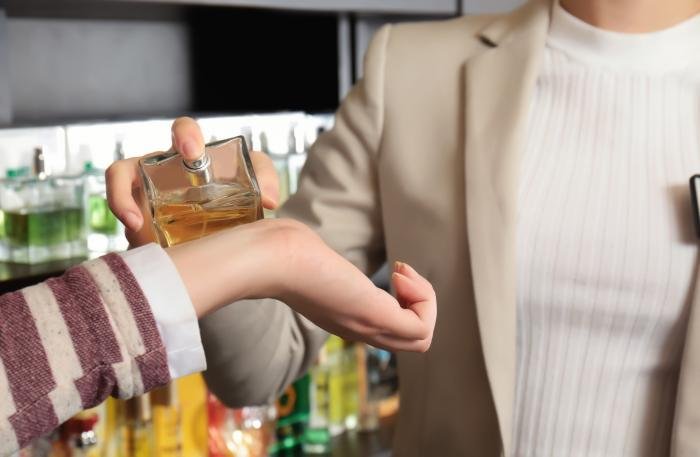 Comprendre la pyramide des notes de parfum pour fabriquer un parfum soi-même