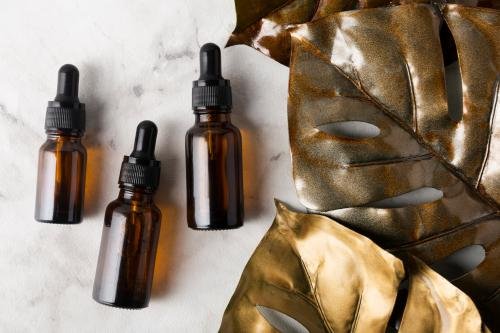 Professional fragrance formulation with varying natural synthetic ratios