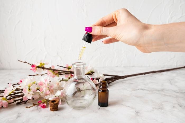 Comment mélanger les huiles et superposer les senteurs pour la fabrication d'un parfum