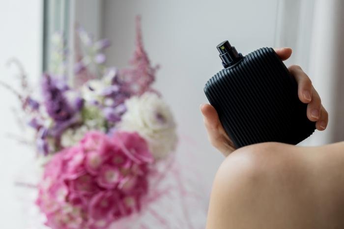Controlo da qualidade das fragrâncias Produção de perfumes de marca própria