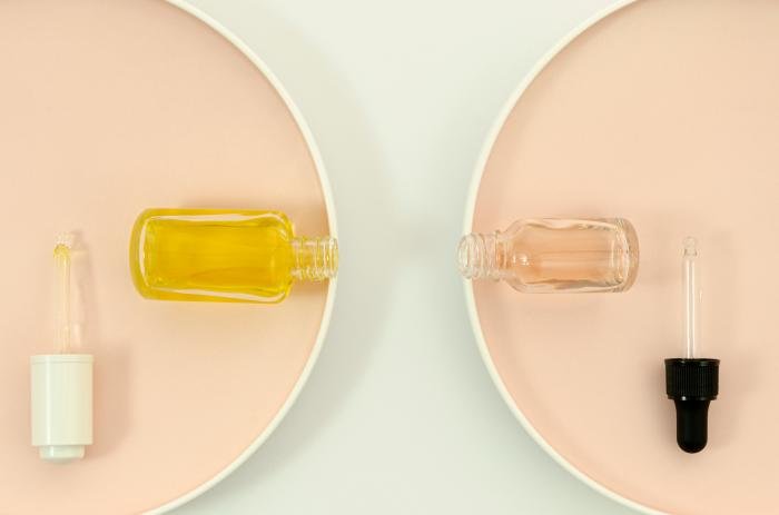 Comparaison des parfums à base d'huile et d'alcool