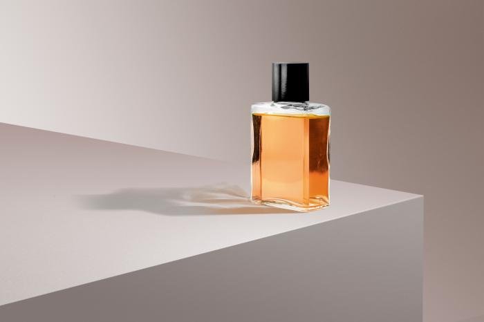 Oil-based vs traditional perfume complexity analysis