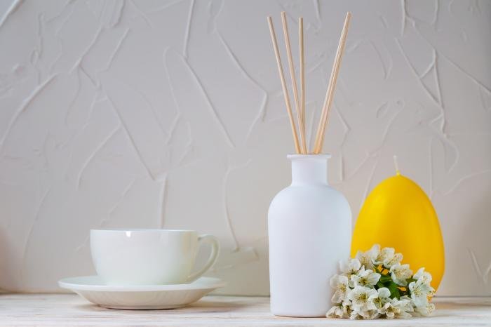 Reed diffuser safety placement guide showing optimal and dangerous locations