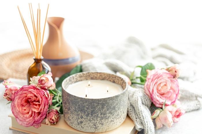 Premium floral candle gift sets with rose and peony scents