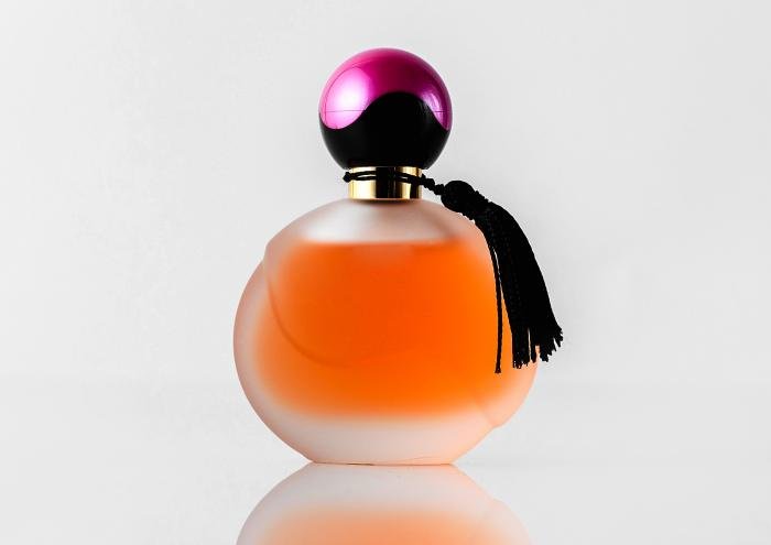 Different occasions for perfume gifting with suitable presentation styles