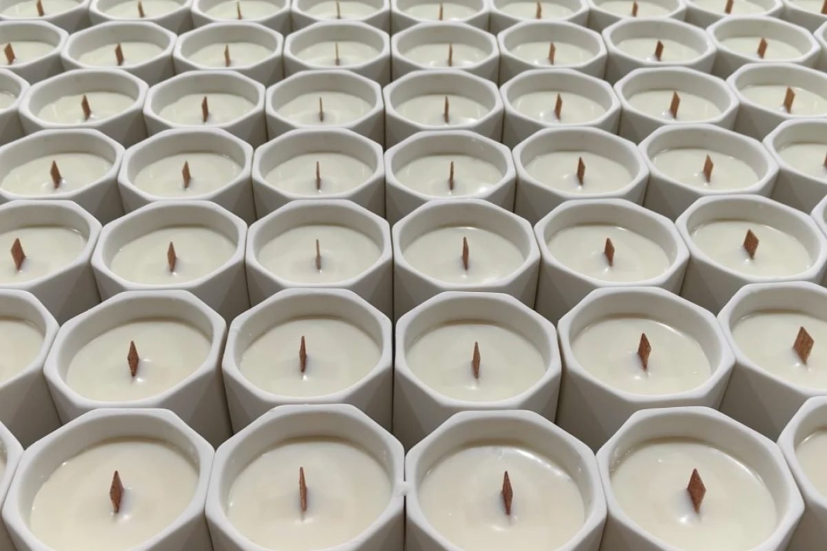 LOVEENO scented candles